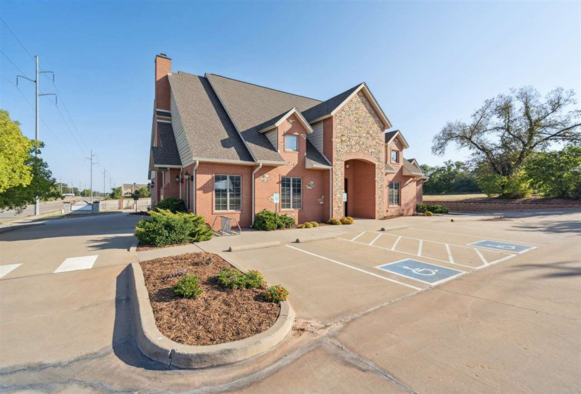 0 , 0 ,11 BathroomsBathrooms,Commercial/industrial,Commercial,Jardot,1,132930