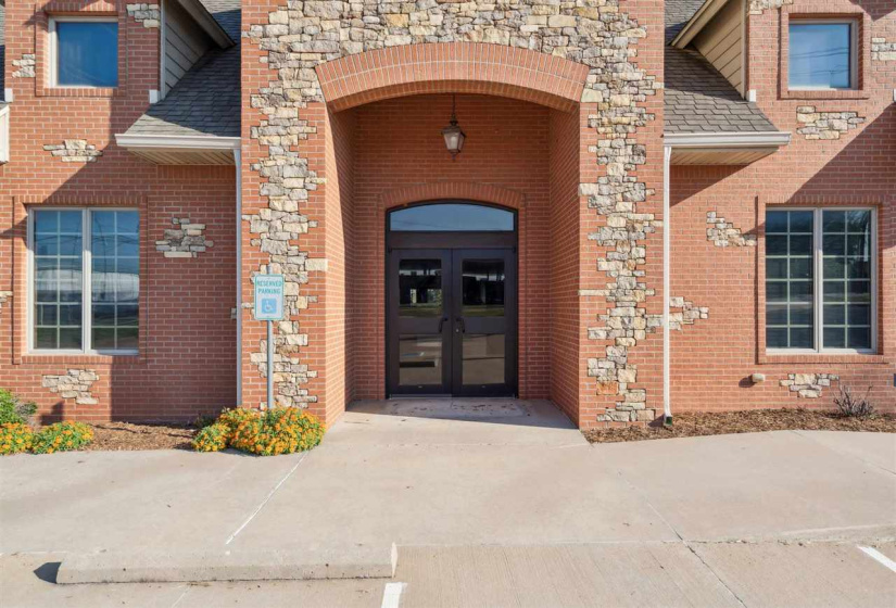 0 , 0 ,11 BathroomsBathrooms,Commercial/industrial,Commercial,Jardot,1,132930