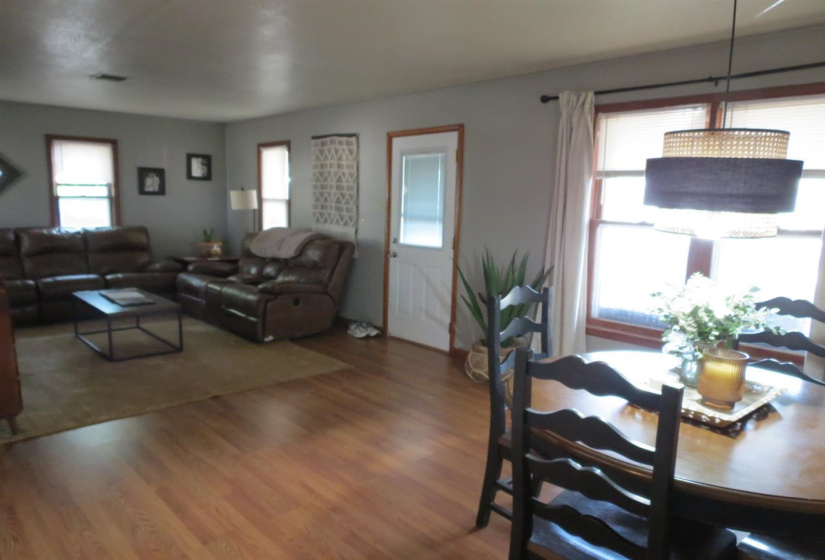2 Bedrooms Bedrooms, 0 ,1 BathroomBathrooms,Residential,Single Family,3rd,1,132935