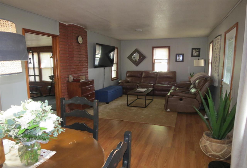 2 Bedrooms Bedrooms, 0 ,1 BathroomBathrooms,Residential,Single Family,3rd,1,132935