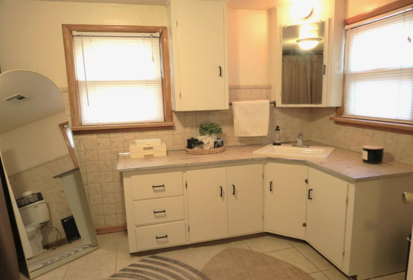 2 Bedrooms Bedrooms, 0 ,1 BathroomBathrooms,Residential,Single Family,3rd,1,132935