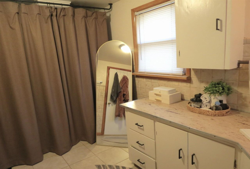 2 Bedrooms Bedrooms, 0 ,1 BathroomBathrooms,Residential,Single Family,3rd,1,132935