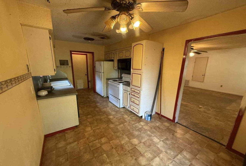 3 Bedrooms Bedrooms, 0 ,2 BathroomsBathrooms,Residential,Single Family,4th,1,132938