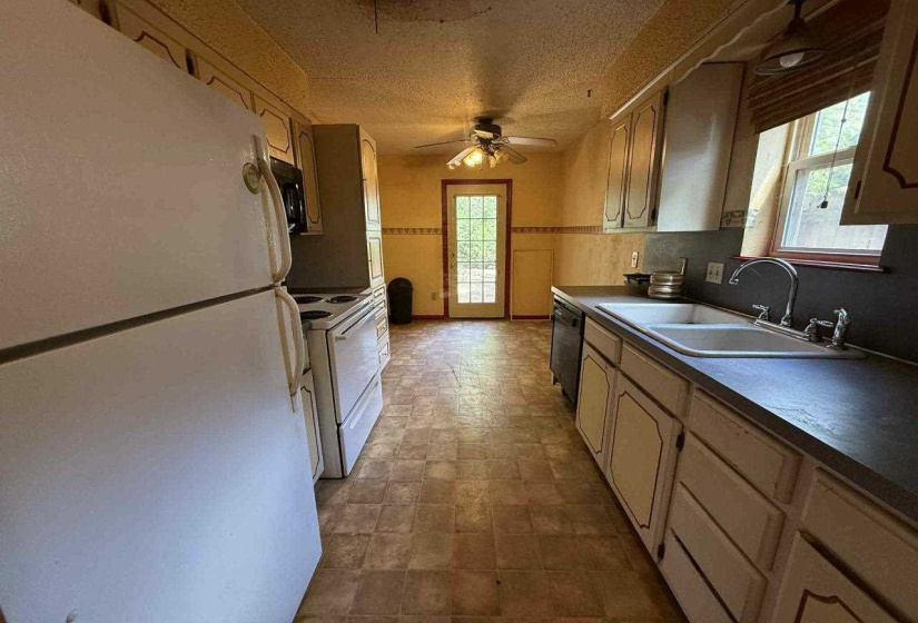 3 Bedrooms Bedrooms, 0 ,2 BathroomsBathrooms,Residential,Single Family,4th,1,132938