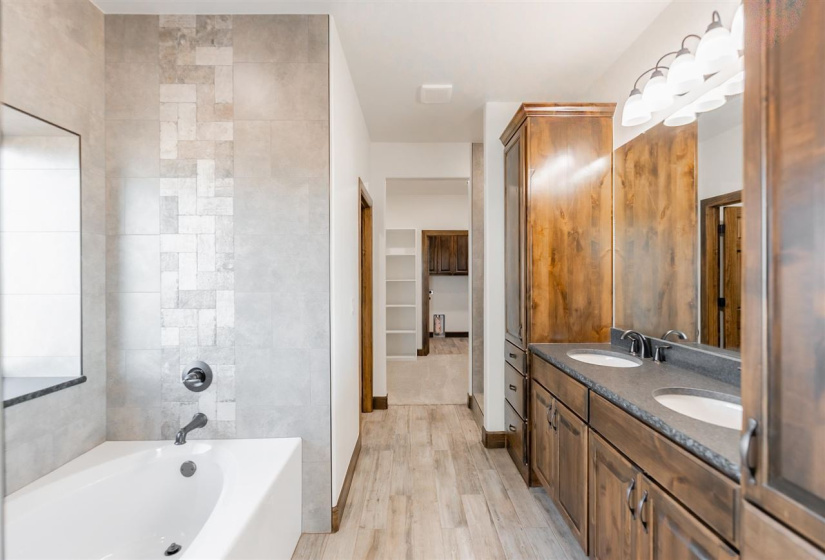 4 Bedrooms Bedrooms, 0 ,2 BathroomsBathrooms,Residential,Single Family,Crooked Oak,1,132939