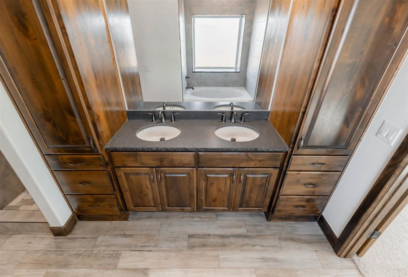 4 Bedrooms Bedrooms, 0 ,2 BathroomsBathrooms,Residential,Single Family,Crooked Oak,1,132939