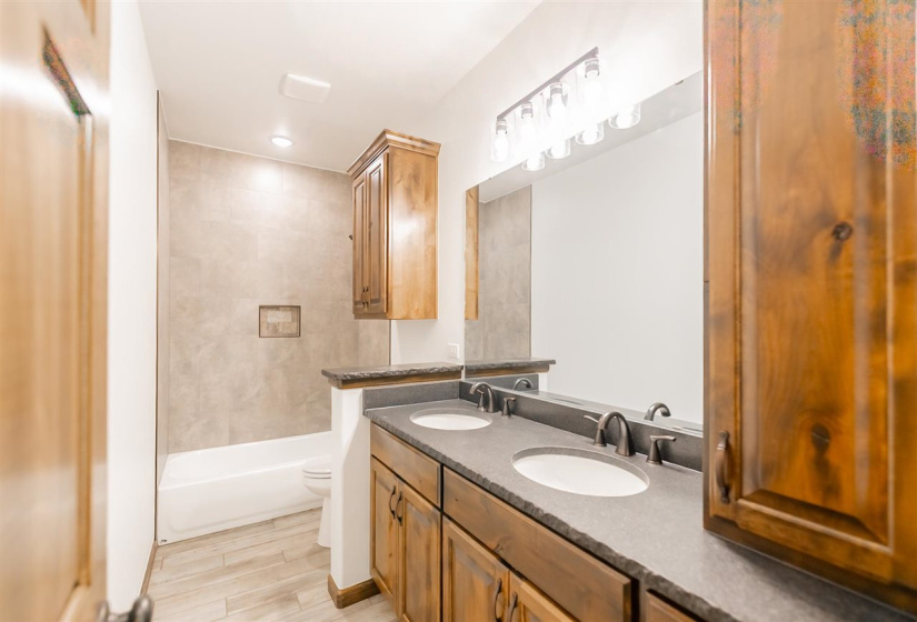 4 Bedrooms Bedrooms, 0 ,2 BathroomsBathrooms,Residential,Single Family,Crooked Oak,1,132939