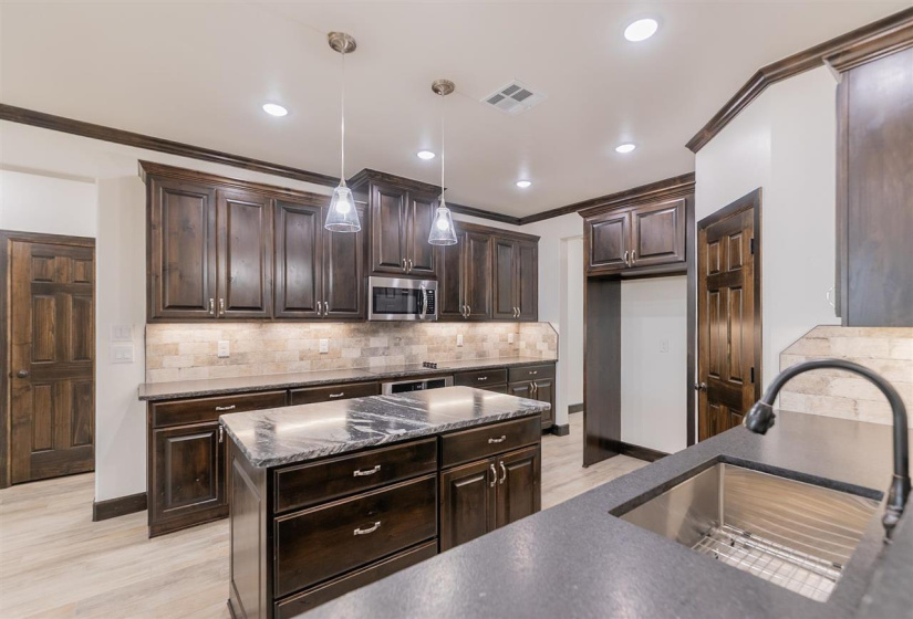 4 Bedrooms Bedrooms, 0 ,2 BathroomsBathrooms,Residential,Single Family,Deer Meadows,1,132941