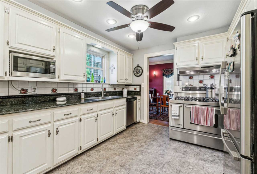5 Bedrooms Bedrooms, 0 ,3 BathroomsBathrooms,Residential,Single Family,Moses,2,132963
