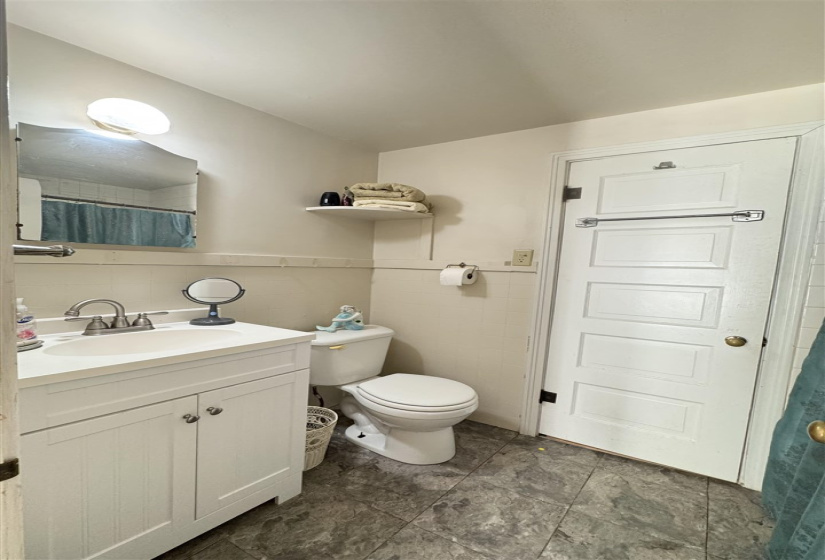 5 Bedrooms Bedrooms, 0 ,3 BathroomsBathrooms,Residential,Single Family,Moses,2,132963