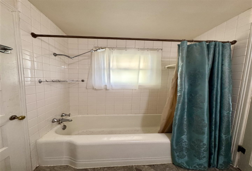 5 Bedrooms Bedrooms, 0 ,3 BathroomsBathrooms,Residential,Single Family,Moses,2,132963
