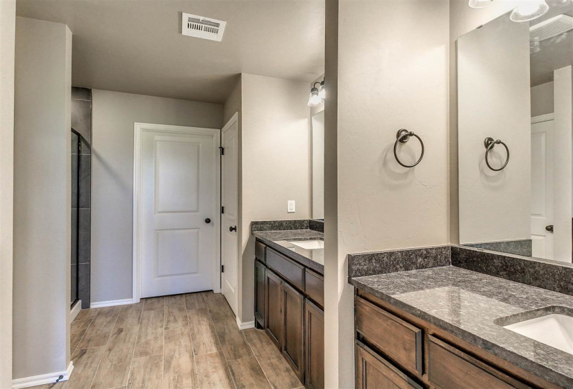 5 Bedrooms Bedrooms, 0 ,3 BathroomsBathrooms,Residential,Single Family,Cover,1,132965