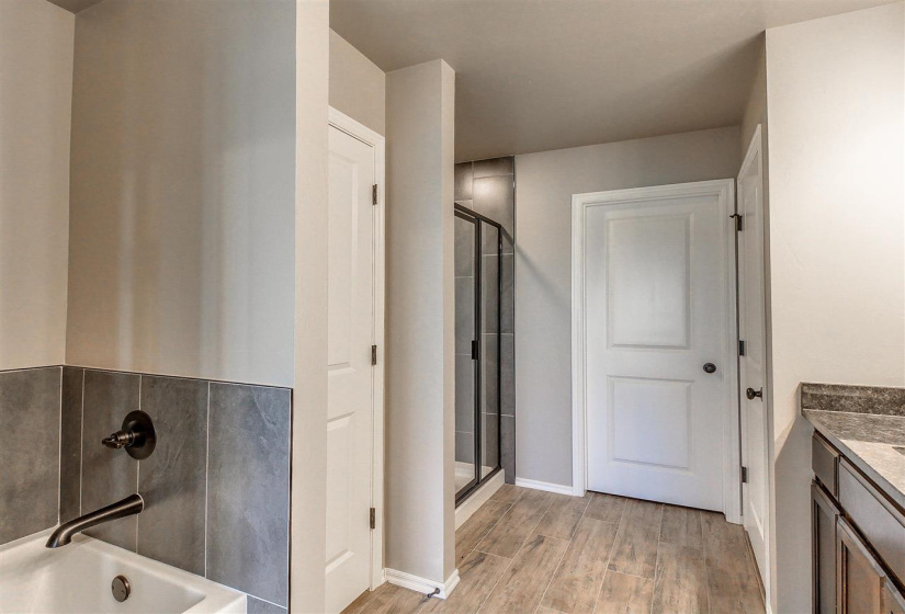 5 Bedrooms Bedrooms, 0 ,3 BathroomsBathrooms,Residential,Single Family,Cover,1,132965