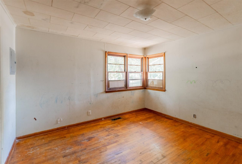 3 Bedrooms Bedrooms, 0 ,1 BathroomBathrooms,Residential,Single Family,Pine,1,132971