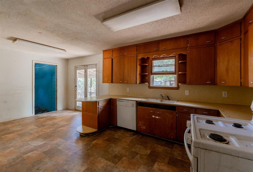 3 Bedrooms Bedrooms, 0 ,1 BathroomBathrooms,Residential,Single Family,Pine,1,132971