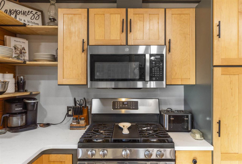4 Bedrooms Bedrooms, 0 ,2 BathroomsBathrooms,Residential,Single Family,Lakeview,2,132975