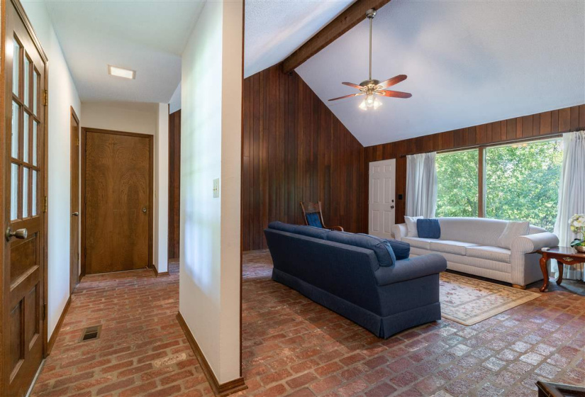 4 Bedrooms Bedrooms, 0 ,2 BathroomsBathrooms,Residential,Single Family,27th,1.5,132768