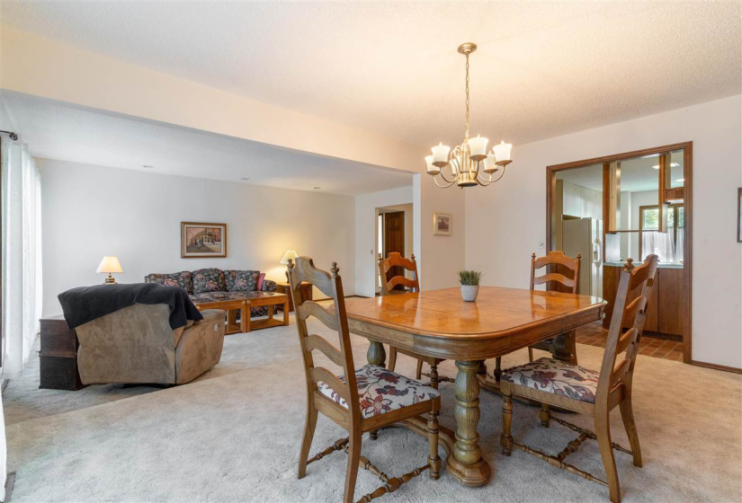 4 Bedrooms Bedrooms, 0 ,2 BathroomsBathrooms,Residential,Single Family,27th,1.5,132768
