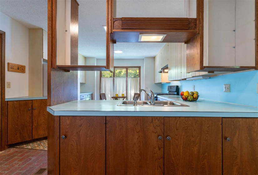 4 Bedrooms Bedrooms, 0 ,2 BathroomsBathrooms,Residential,Single Family,27th,1.5,132768