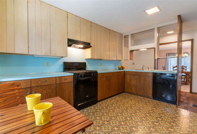 4 Bedrooms Bedrooms, 0 ,2 BathroomsBathrooms,Residential,Single Family,27th,1.5,132768