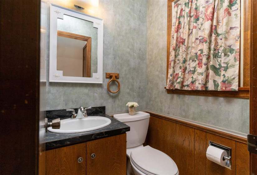 4 Bedrooms Bedrooms, 0 ,2 BathroomsBathrooms,Residential,Single Family,27th,1.5,132768