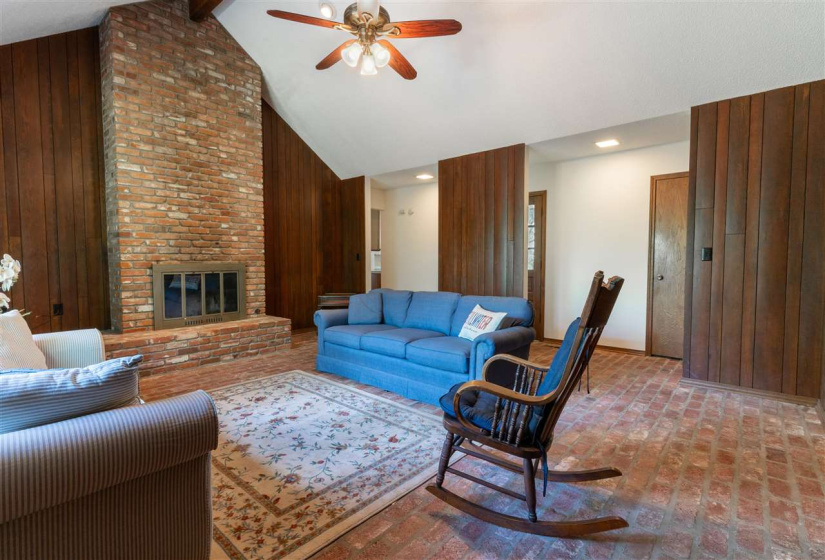 4 Bedrooms Bedrooms, 0 ,2 BathroomsBathrooms,Residential,Single Family,27th,1.5,132768