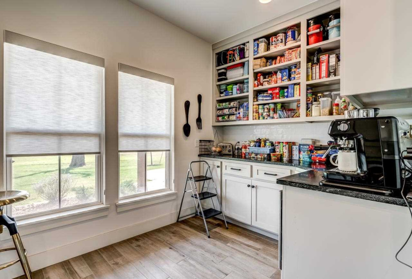 4 Bedrooms Bedrooms, 0 ,3 BathroomsBathrooms,Residential,Single Family,Knob Hill,1.5,132984