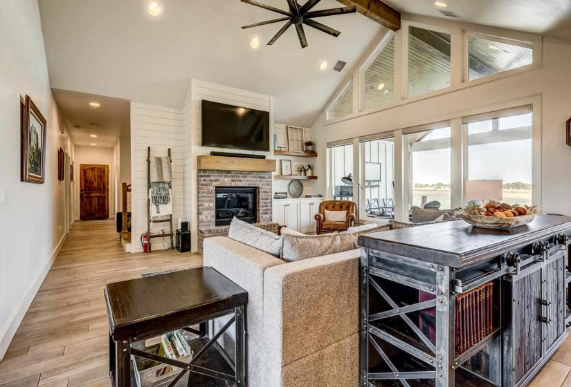 4 Bedrooms Bedrooms, 0 ,3 BathroomsBathrooms,Residential,Single Family,Knob Hill,1.5,132984