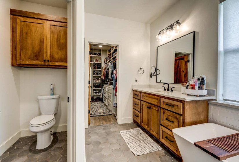 4 Bedrooms Bedrooms, 0 ,3 BathroomsBathrooms,Residential,Single Family,Knob Hill,1.5,132984