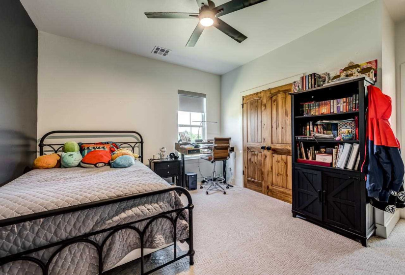 4 Bedrooms Bedrooms, 0 ,3 BathroomsBathrooms,Residential,Single Family,Knob Hill,1.5,132984