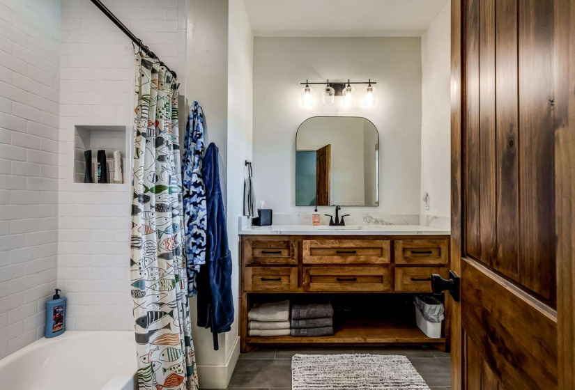 4 Bedrooms Bedrooms, 0 ,3 BathroomsBathrooms,Residential,Single Family,Knob Hill,1.5,132984