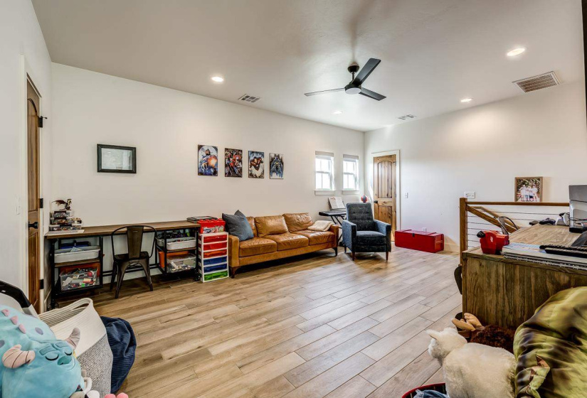 4 Bedrooms Bedrooms, 0 ,3 BathroomsBathrooms,Residential,Single Family,Knob Hill,1.5,132984