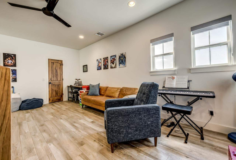 4 Bedrooms Bedrooms, 0 ,3 BathroomsBathrooms,Residential,Single Family,Knob Hill,1.5,132984