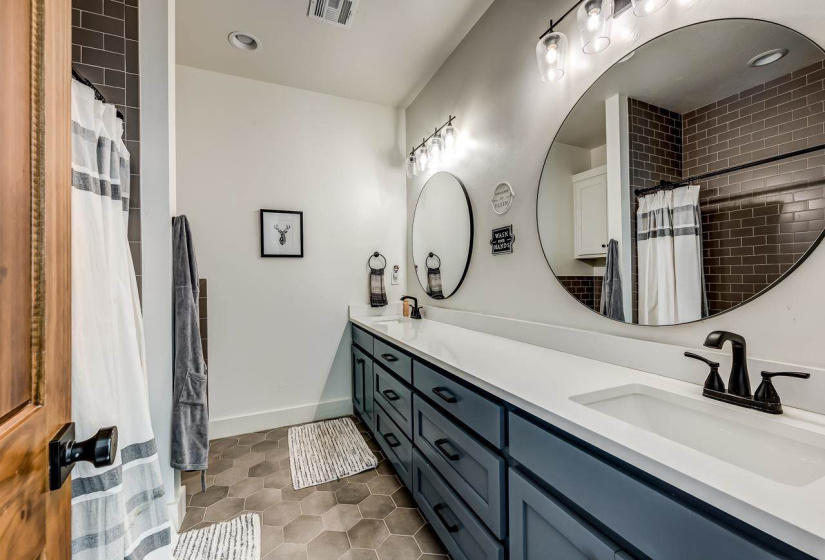4 Bedrooms Bedrooms, 0 ,3 BathroomsBathrooms,Residential,Single Family,Knob Hill,1.5,132984
