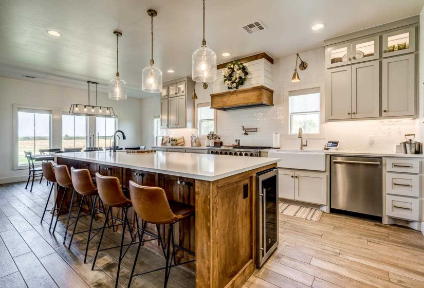 4 Bedrooms Bedrooms, 0 ,3 BathroomsBathrooms,Residential,Single Family,Knob Hill,1.5,132984