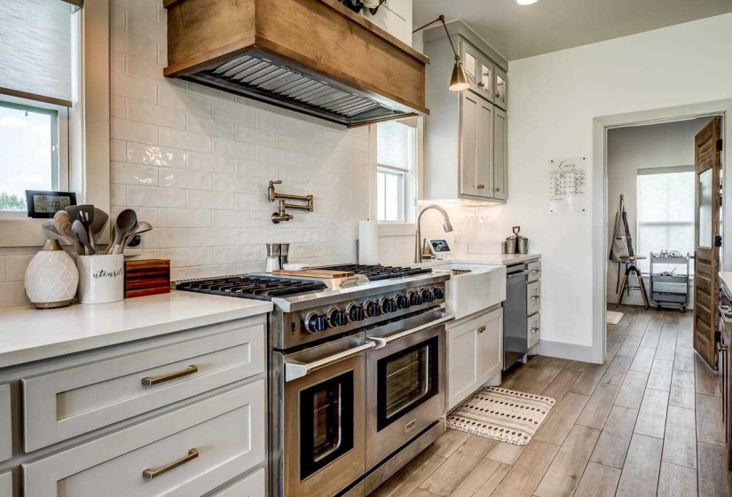 4 Bedrooms Bedrooms, 0 ,3 BathroomsBathrooms,Residential,Single Family,Knob Hill,1.5,132984