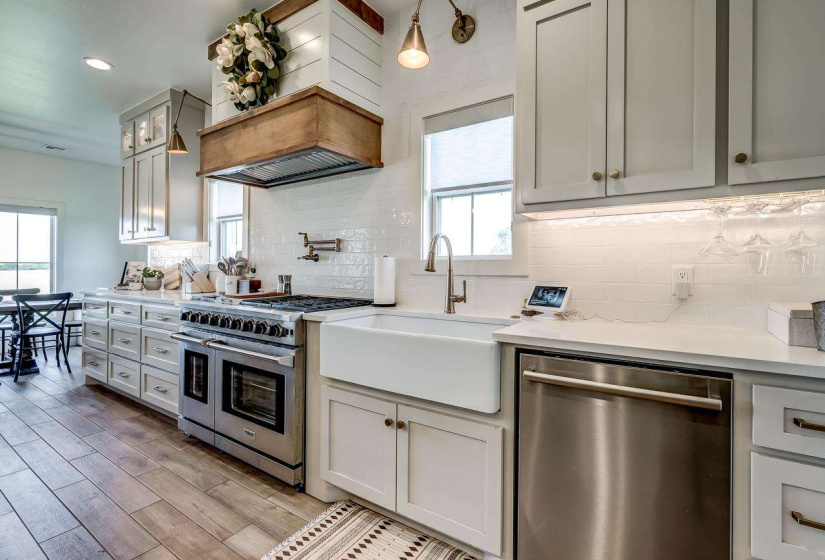 4 Bedrooms Bedrooms, 0 ,3 BathroomsBathrooms,Residential,Single Family,Knob Hill,1.5,132984
