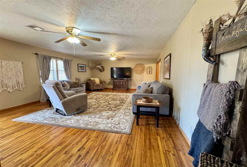 2 Bedrooms Bedrooms, 0 ,1 BathroomBathrooms,Residential,Single Family,3rd,1,132987