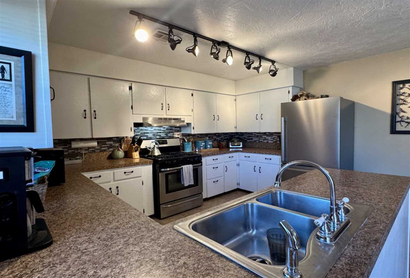 2 Bedrooms Bedrooms, 0 ,1 BathroomBathrooms,Residential,Single Family,3rd,1,132987