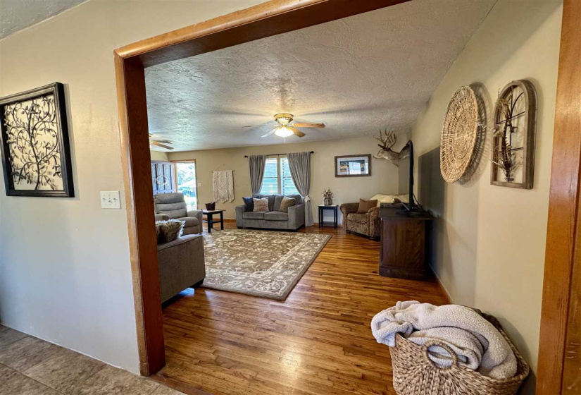 2 Bedrooms Bedrooms, 0 ,1 BathroomBathrooms,Residential,Single Family,3rd,1,132987