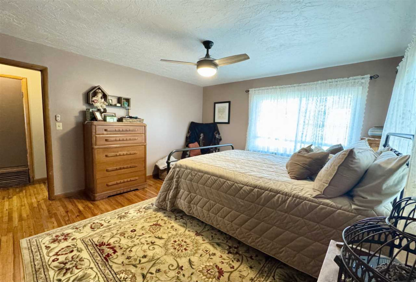 2 Bedrooms Bedrooms, 0 ,1 BathroomBathrooms,Residential,Single Family,3rd,1,132987