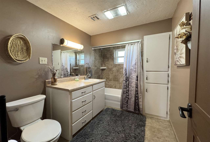 2 Bedrooms Bedrooms, 0 ,1 BathroomBathrooms,Residential,Single Family,3rd,1,132987