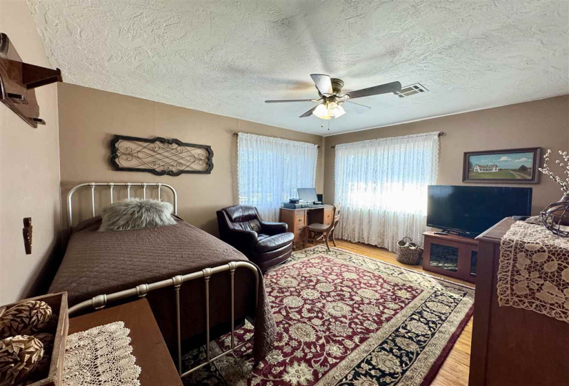 2 Bedrooms Bedrooms, 0 ,1 BathroomBathrooms,Residential,Single Family,3rd,1,132987