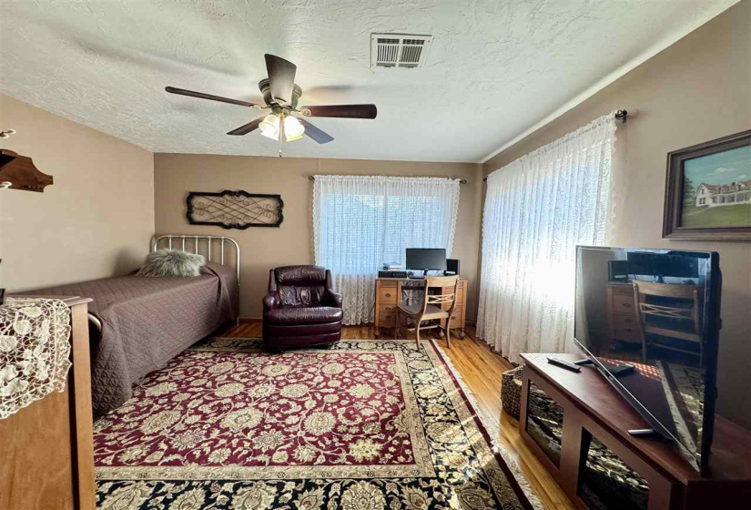 2 Bedrooms Bedrooms, 0 ,1 BathroomBathrooms,Residential,Single Family,3rd,1,132987