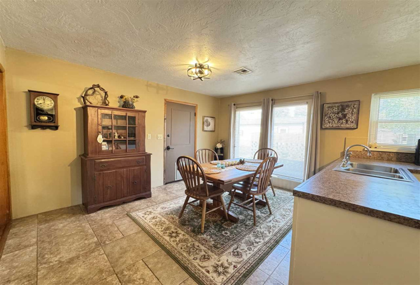 2 Bedrooms Bedrooms, 0 ,1 BathroomBathrooms,Residential,Single Family,3rd,1,132987