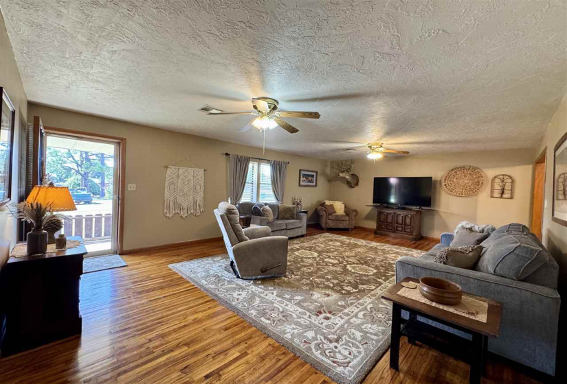 2 Bedrooms Bedrooms, 0 ,1 BathroomBathrooms,Residential,Single Family,3rd,1,132987