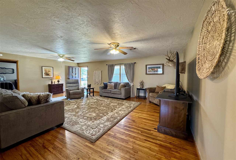 2 Bedrooms Bedrooms, 0 ,1 BathroomBathrooms,Residential,Single Family,3rd,1,132987