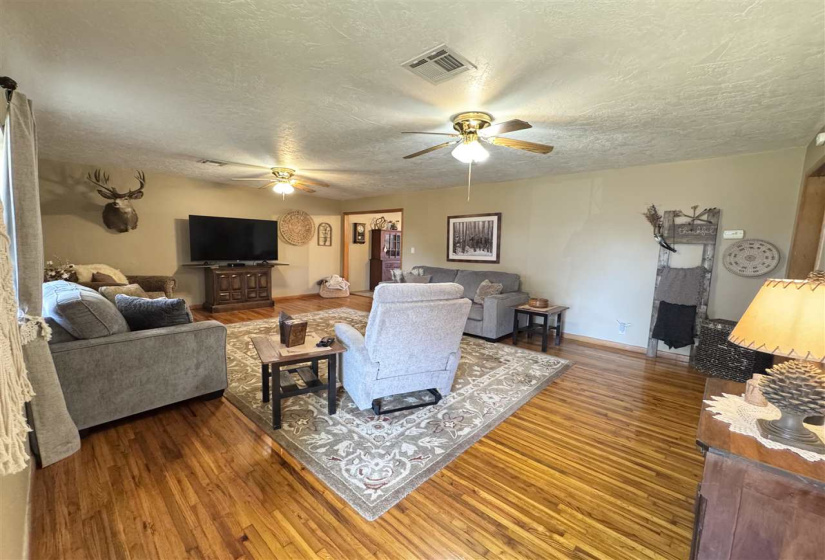 2 Bedrooms Bedrooms, 0 ,1 BathroomBathrooms,Residential,Single Family,3rd,1,132987