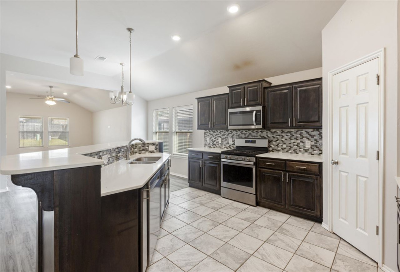 4 Bedrooms Bedrooms, 0 ,2 BathroomsBathrooms,Residential,Single Family,Landry,1,132989