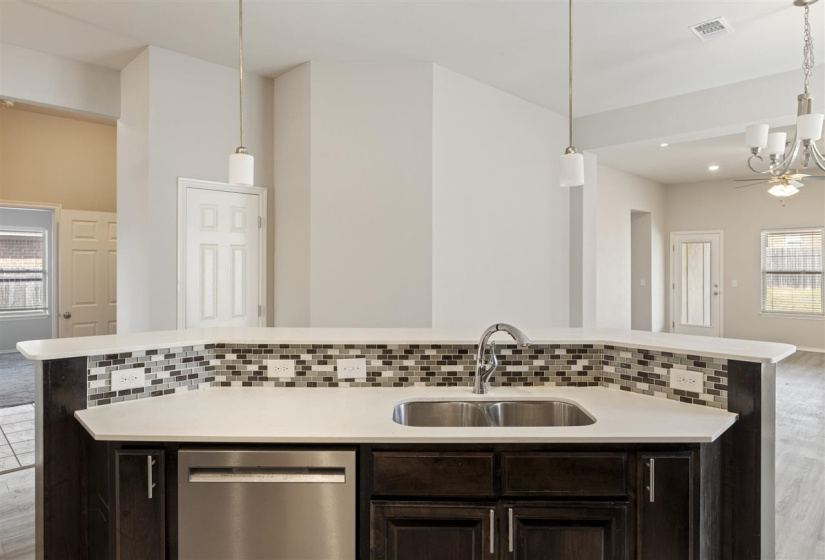 4 Bedrooms Bedrooms, 0 ,2 BathroomsBathrooms,Residential,Single Family,Landry,1,132989